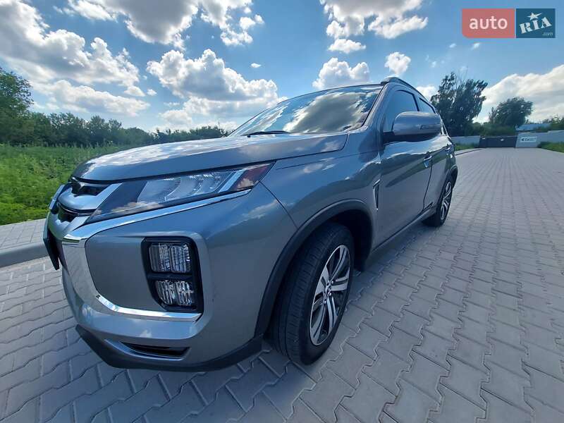 Mitsubishi Outlander sport (2021)