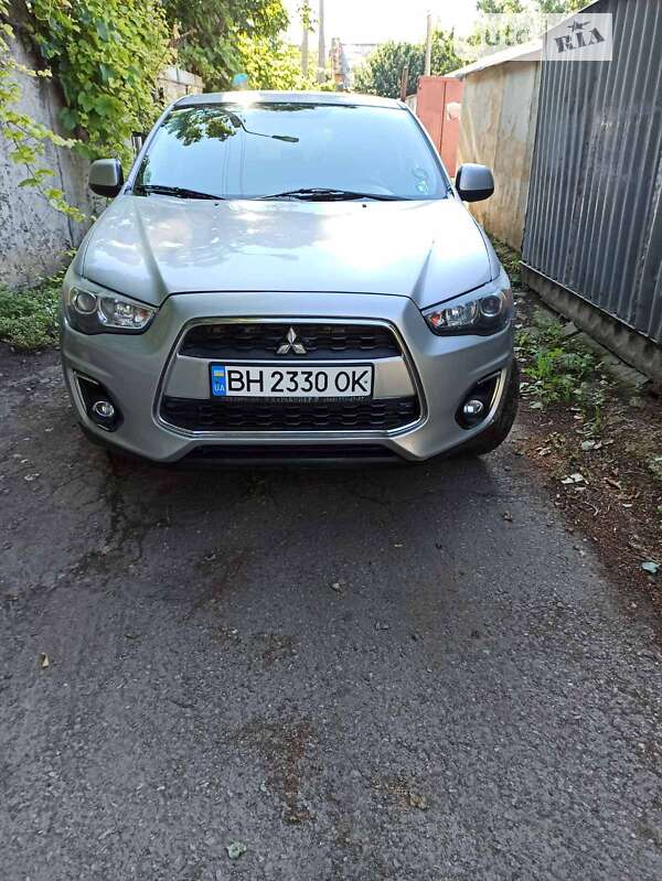 Mitsubishi Outlander sport (2014)
