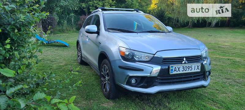Mitsubishi Outlander sport (2016)