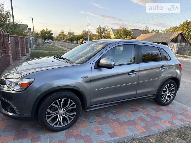 Mitsubishi Outlander sport (2016)