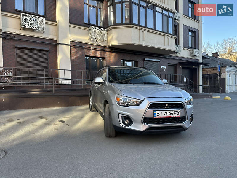 Mitsubishi Outlander sport (2015)