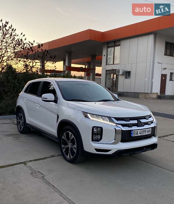 Mitsubishi Outlander sport (2021)