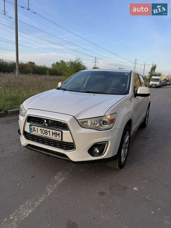 Mitsubishi Outlander sport (2015)
