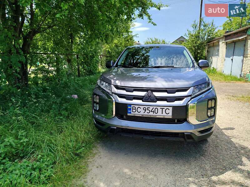 Mitsubishi Outlander sport (2021)
