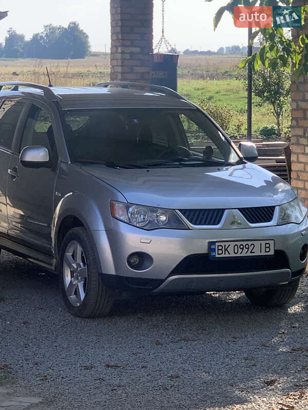 Mitsubishi Outlander xl (2009)