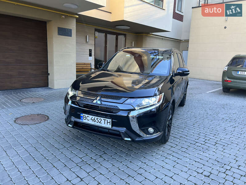 Mitsubishi Outlander (2020)
