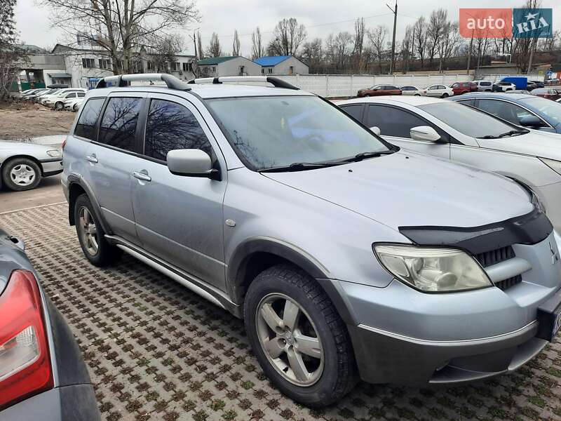 Mitsubishi Outlander (2004)