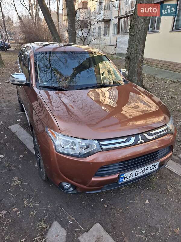 Mitsubishi Outlander (2013)