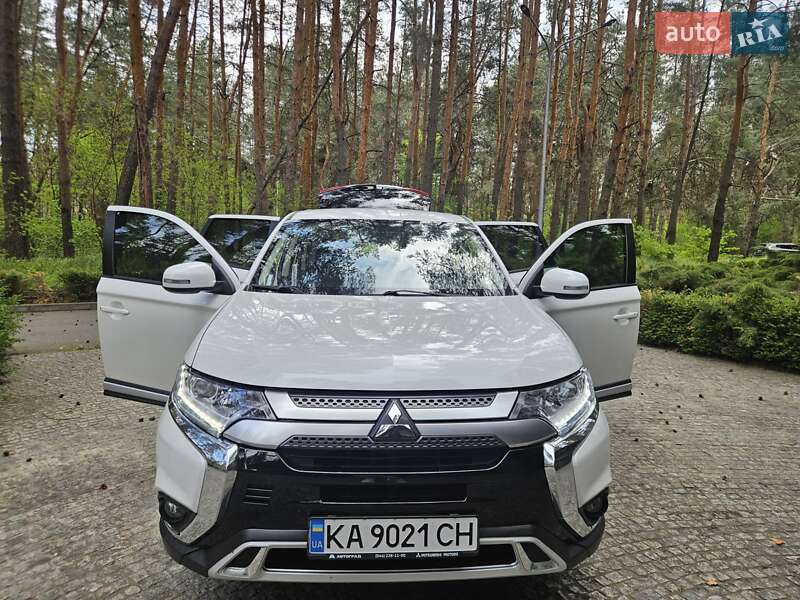 Mitsubishi Outlander (2021)