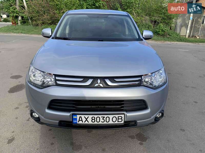 Mitsubishi Outlander (2013)