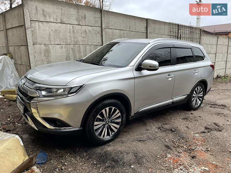 Mitsubishi Outlander (2019)