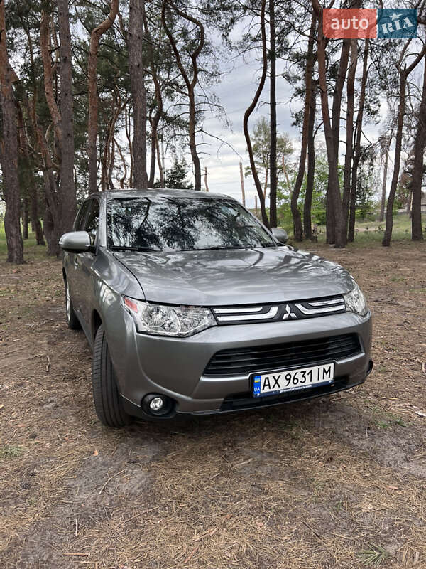 Mitsubishi Outlander (2013)