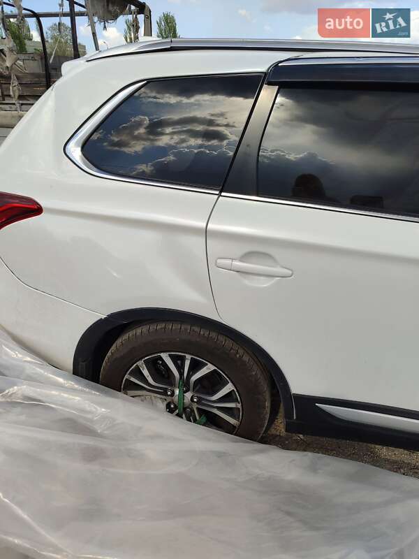 Mitsubishi Outlander (2017)
