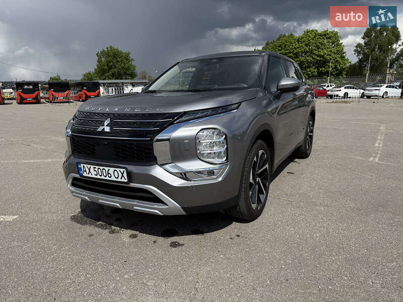 Mitsubishi Outlander (2023)