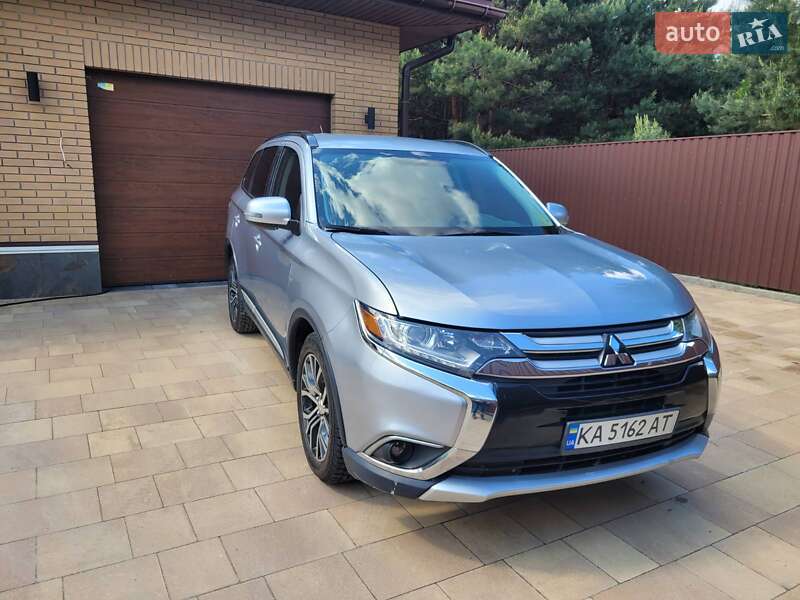 Mitsubishi Outlander (2016)