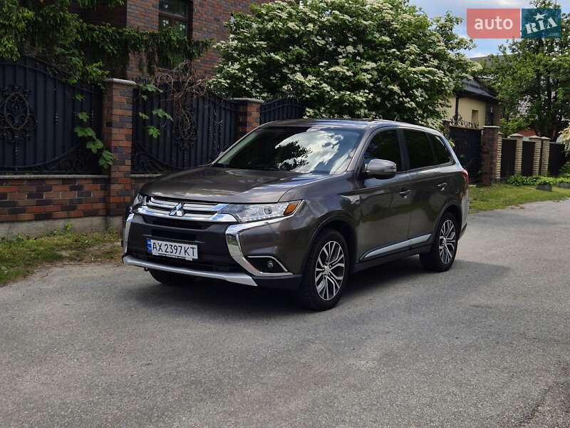 Mitsubishi Outlander (2016)