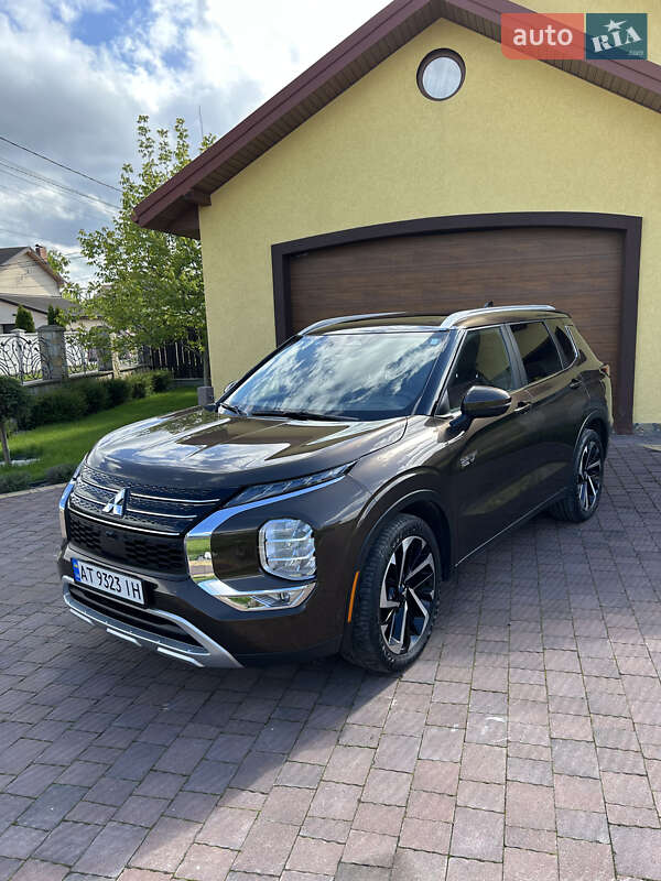 Mitsubishi Outlander (2023)