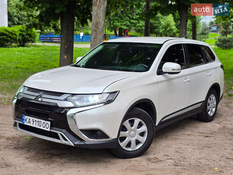 Mitsubishi Outlander (2019)