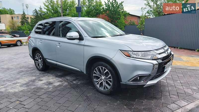 Mitsubishi Outlander (2017)
