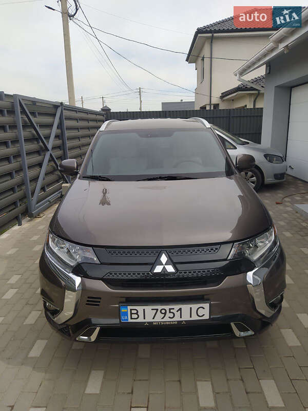 Mitsubishi Outlander (2019)