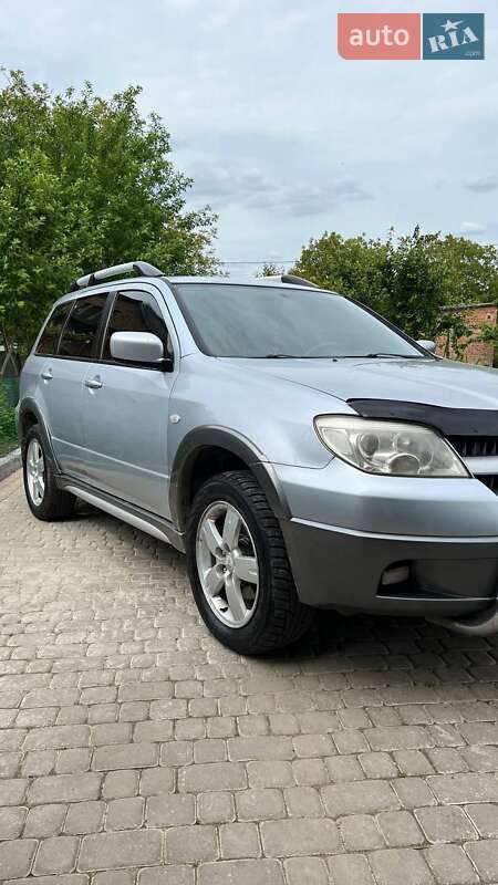 Mitsubishi Outlander (2005)