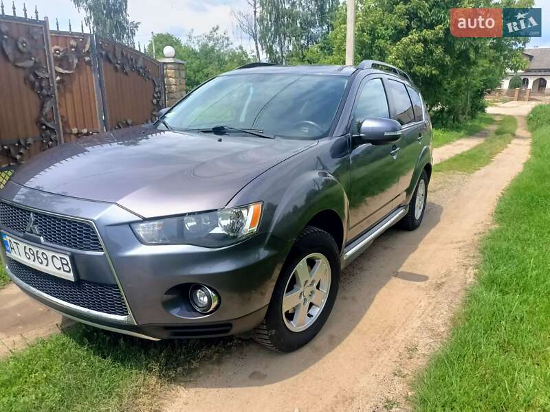 Mitsubishi Outlander (2011)