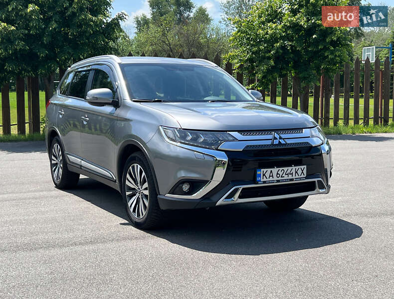 Mitsubishi Outlander (2023)