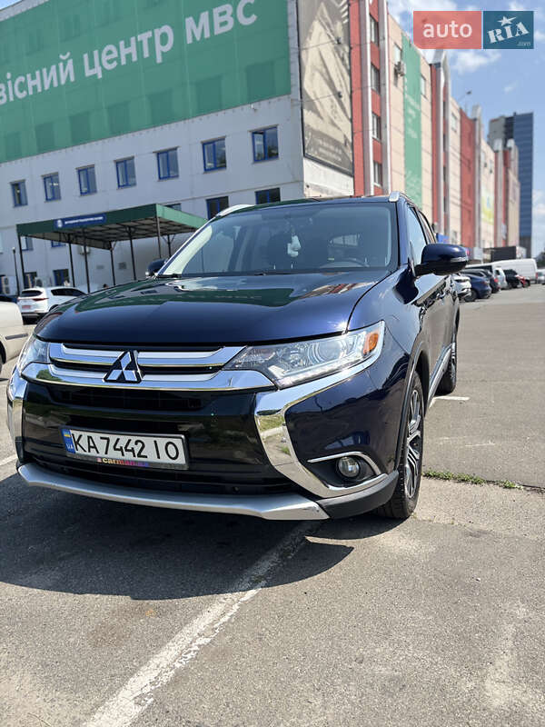 Mitsubishi Outlander (2016)
