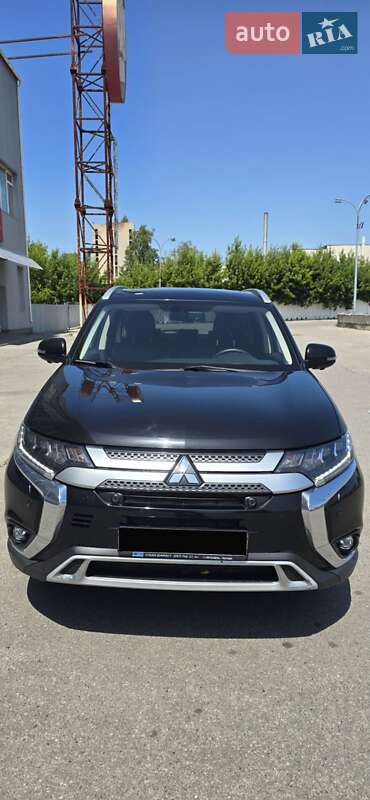 Mitsubishi Outlander (2020)