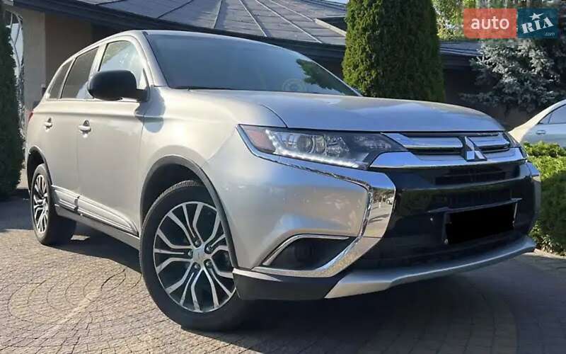 Mitsubishi Outlander (2017)
