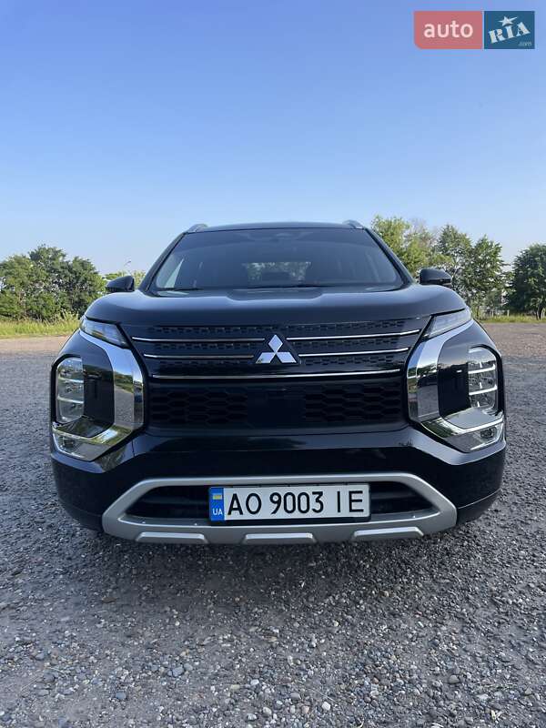 Mitsubishi Outlander (2022)