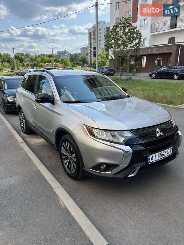Mitsubishi Outlander (2019)