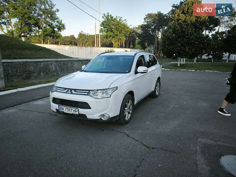 Mitsubishi Outlander (2013)