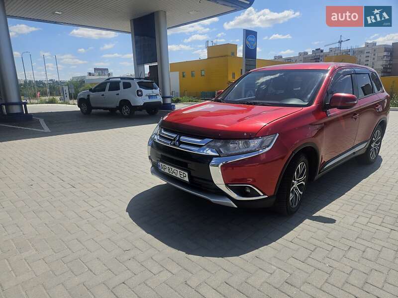 Mitsubishi Outlander (2015)