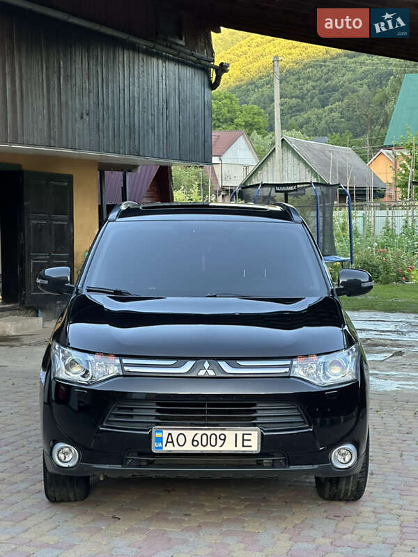 Mitsubishi Outlander (2013)