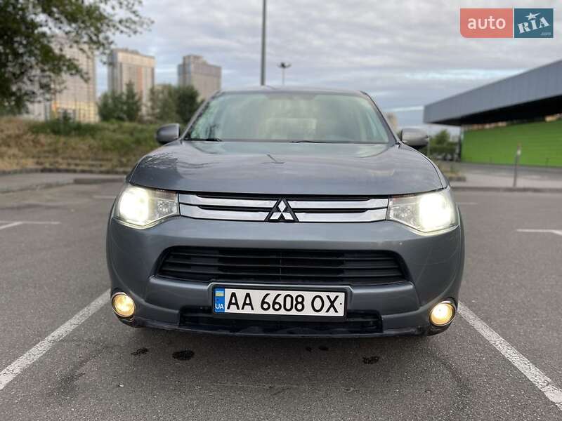 Mitsubishi Outlander (2014)