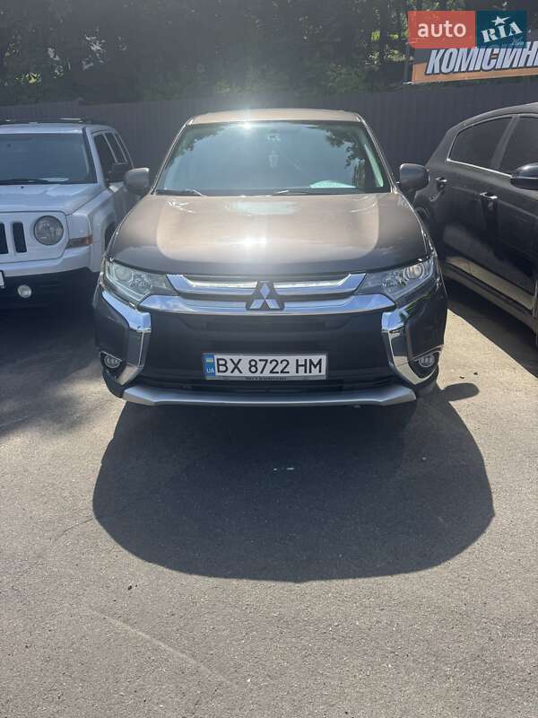 Mitsubishi Outlander (2017)