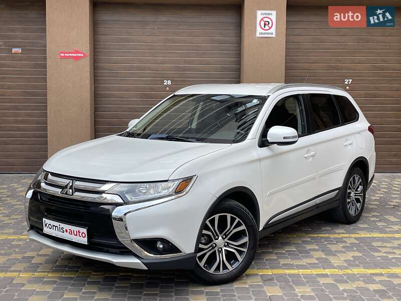 Mitsubishi Outlander (2015)