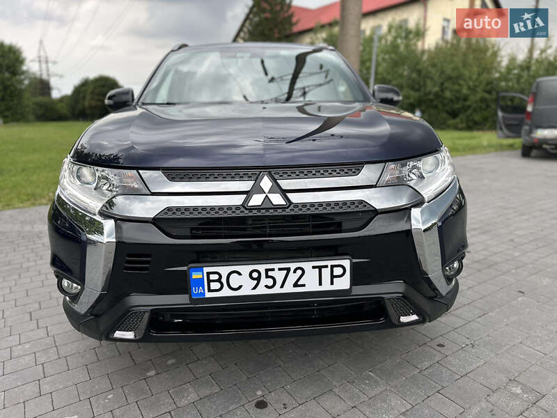 Mitsubishi Outlander (2020)