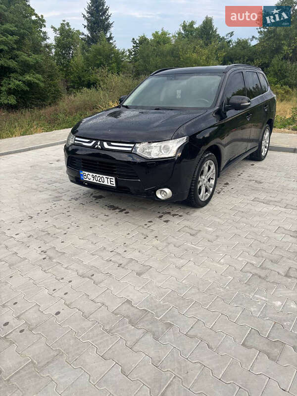 Mitsubishi Outlander (2013)