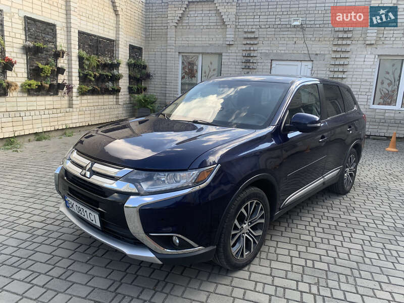 Mitsubishi Outlander (2016)