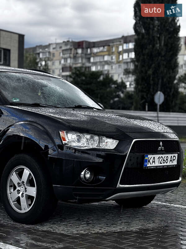 Mitsubishi Outlander (2011)