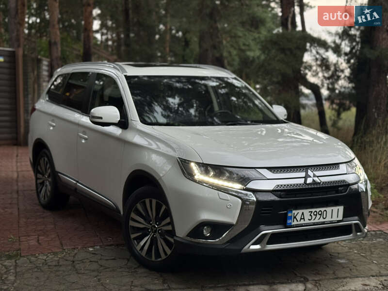 Mitsubishi Outlander (2020)