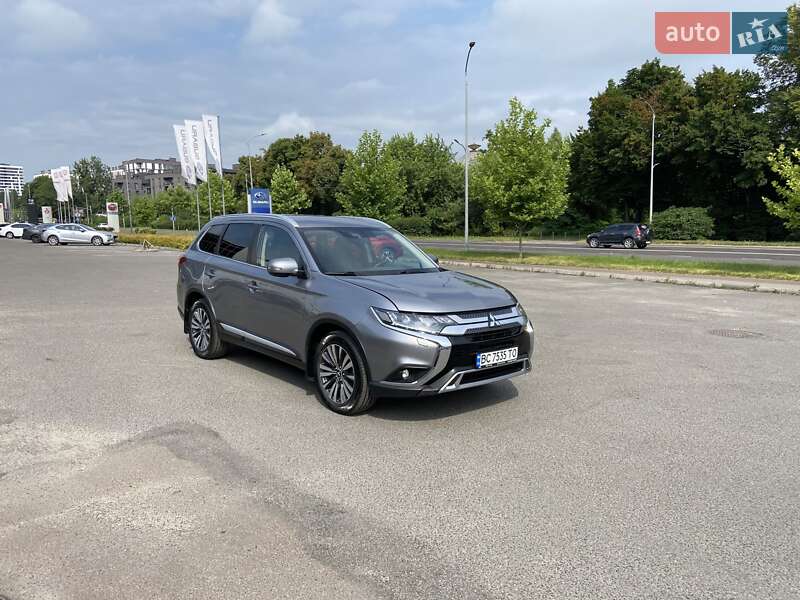 Mitsubishi Outlander (2020)