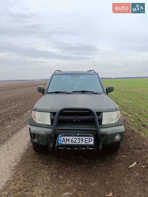Mitsubishi Pajero pinin (2005)