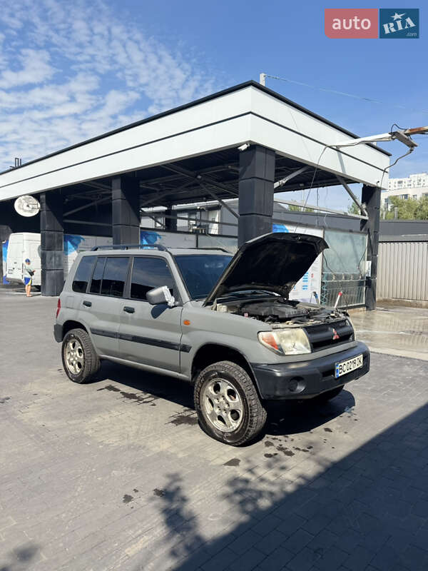Mitsubishi Pajero pinin (2001)
