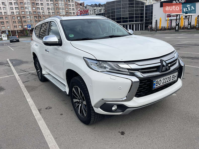 Mitsubishi Pajero sport (2017)