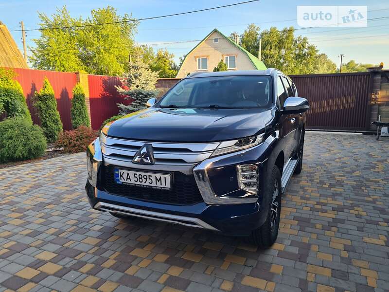 Mitsubishi Pajero sport (2021)