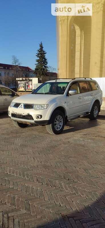 Mitsubishi Pajero sport (2012)