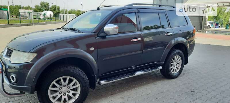 Mitsubishi Pajero sport (2010)